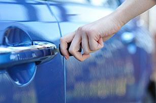 Auto locksmith tests car key