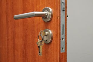 Mobile locksmith fixed door lock